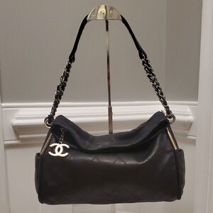 Chanel Black Lambskin Leather Quilted Shoulder Bag with Chain Strap